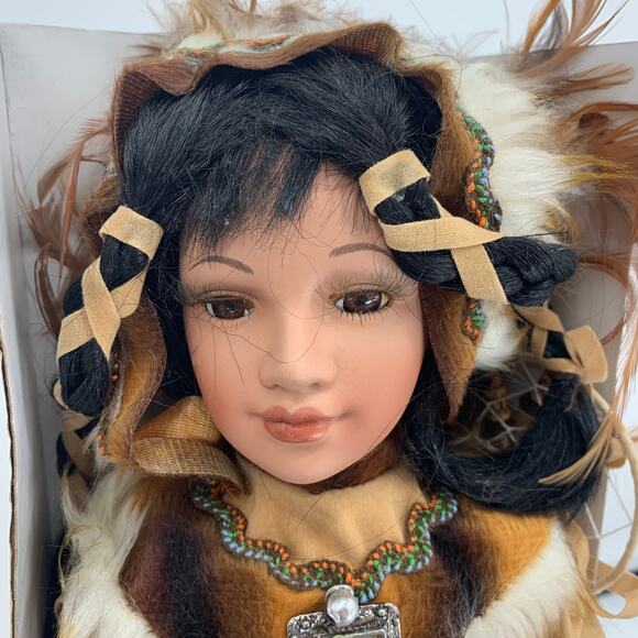 Cathay Collection Indian/Native American 16" Porcelain Doll IDDA w/ Box and COA - Picture 4 of 7